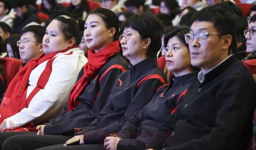 中国国家队公益服务大行动走进哈工程